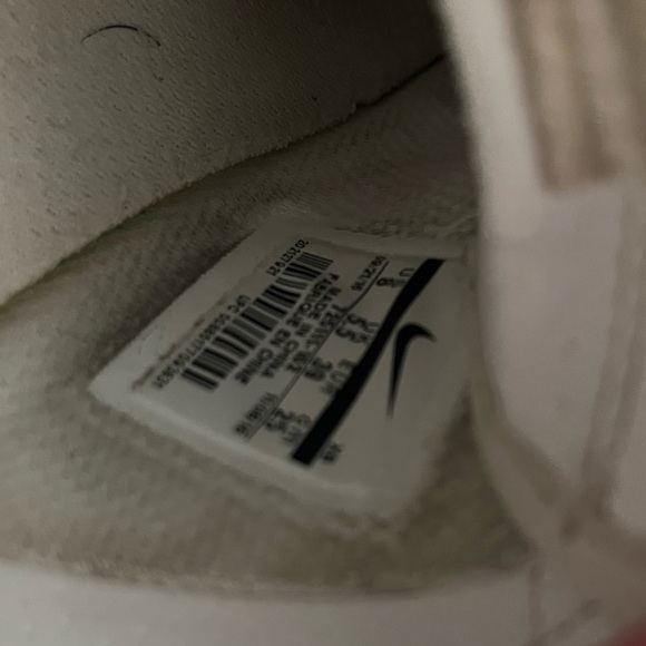 Women's NIKE 'Tennis Classic Ultra' Sz 8 US Runners White - Picture 8 of 9